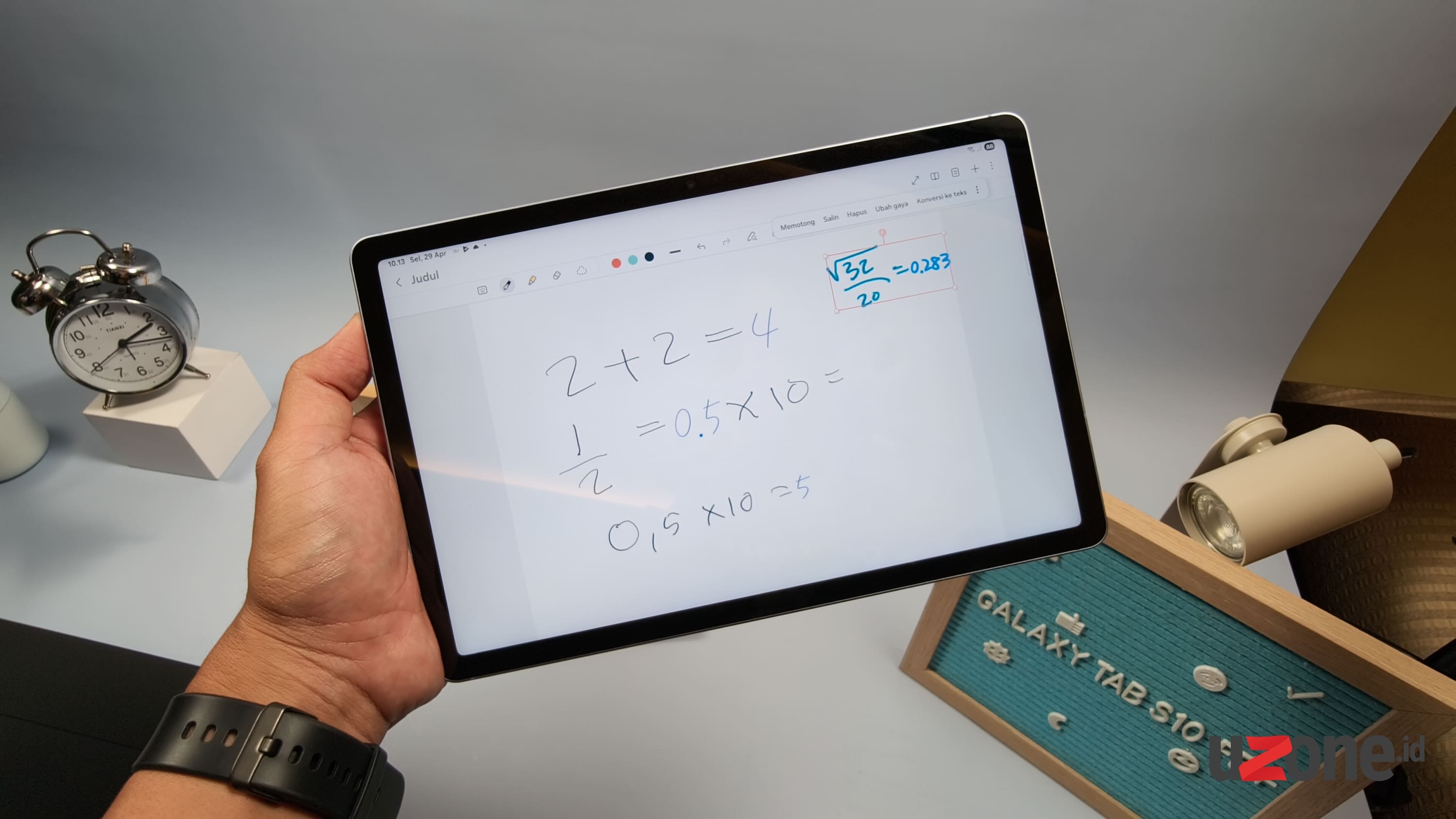 Gak <em>Mudeng</em> Matematika? Galaxy Tab S10 FE Bisa Bantuin, Nih!
